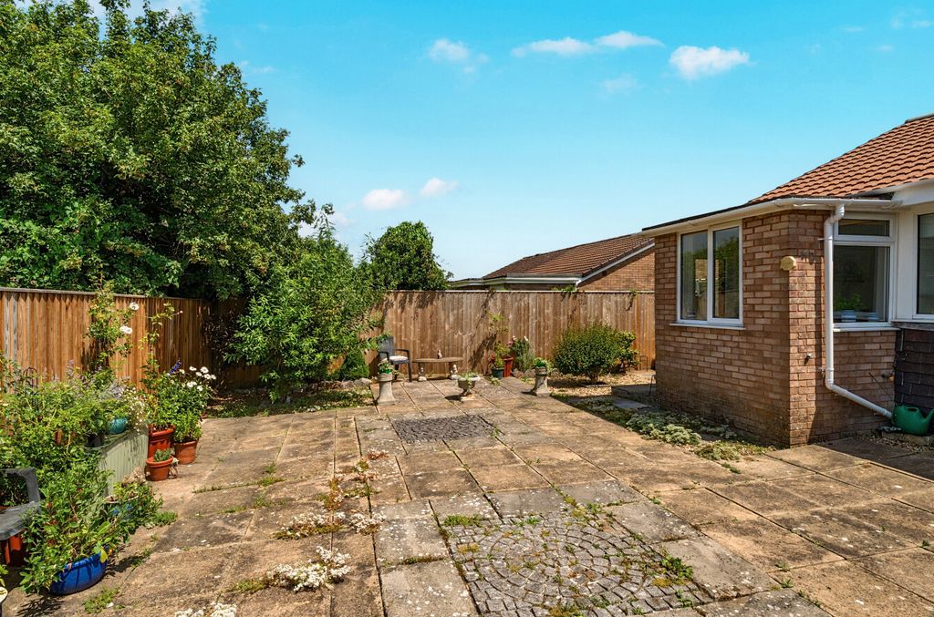 Property photo 2 of 18 Garden