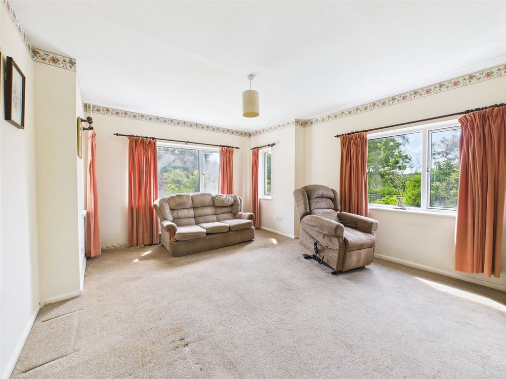 Property photo 3 of 16 Picture No. 02