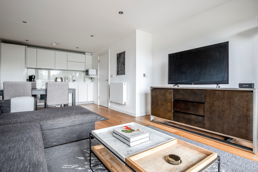 Property photo 1 of 7 Reception/Kitchen View 1