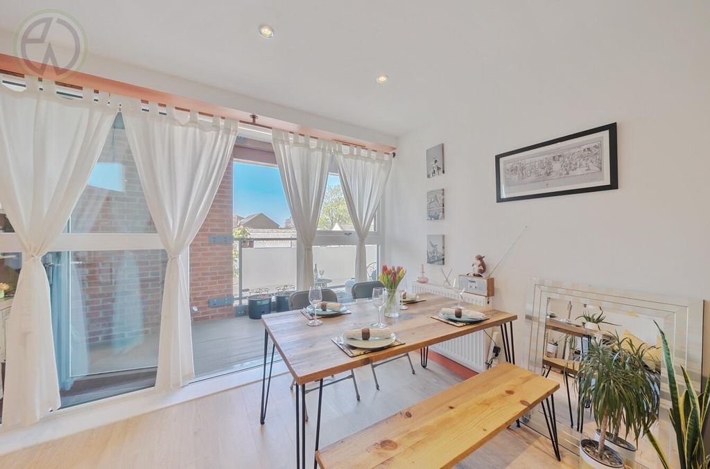 Property photo 3 of 14 61A0929B-9B43-4559-8c3c-Aa3Da9d283Fb.Jpg