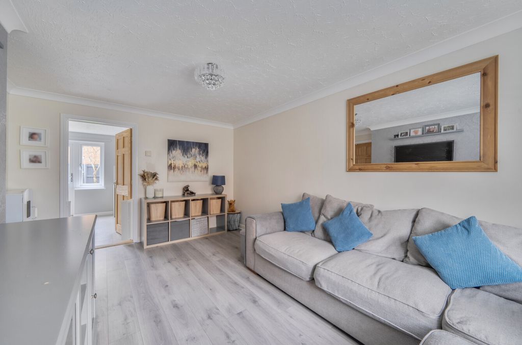 Property photo 2 of 27 1374502-7-690A0E0...