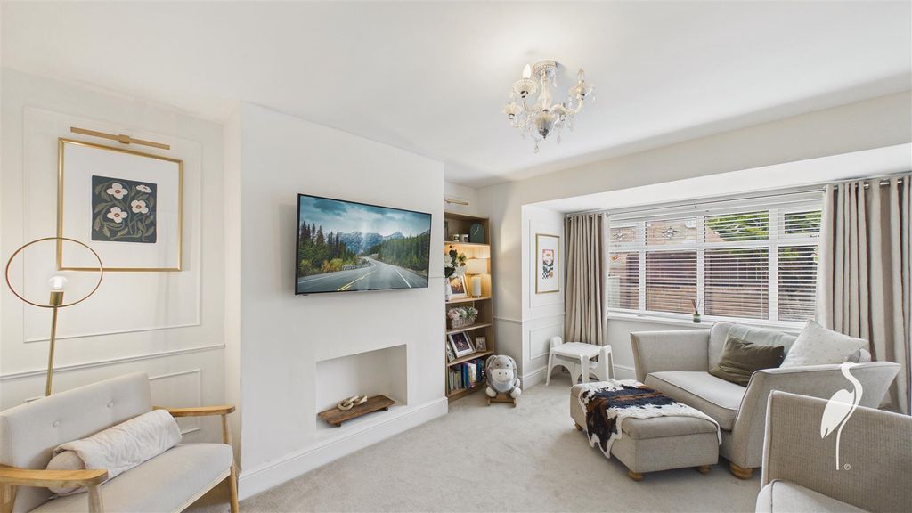 Property photo 3 of 32 Lounge