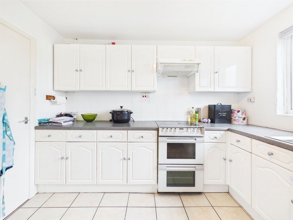 Property photo 3 of 13 Kitchen