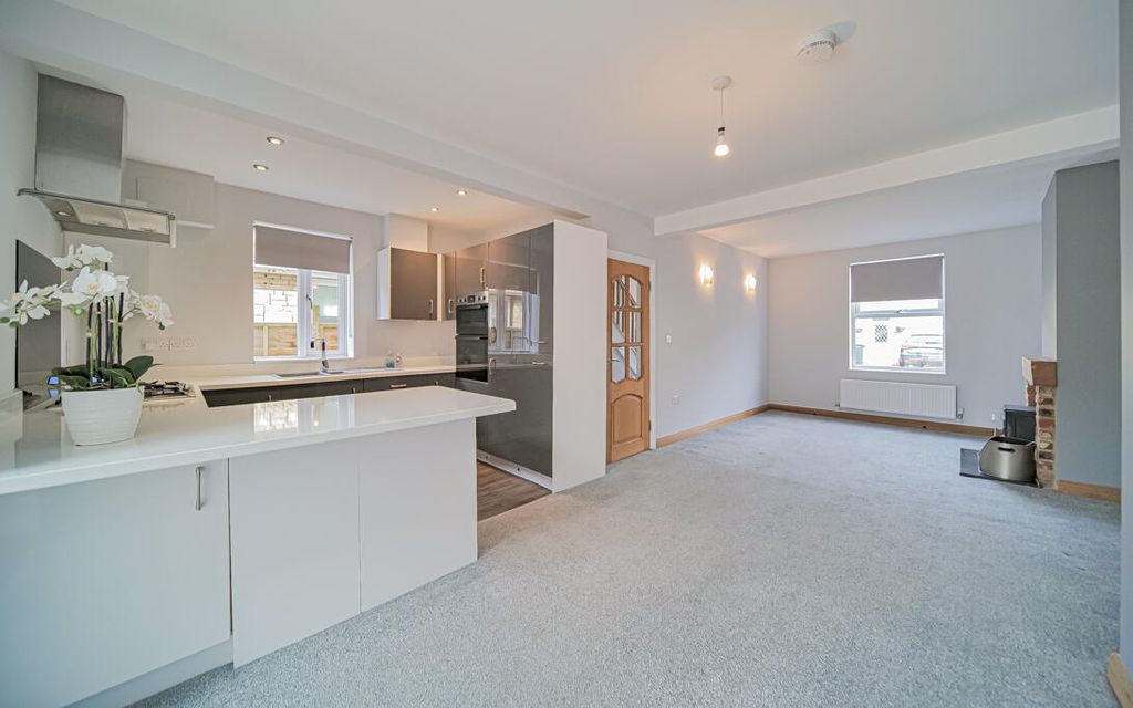 Property photo 2 of 24 P1067942.Jpg