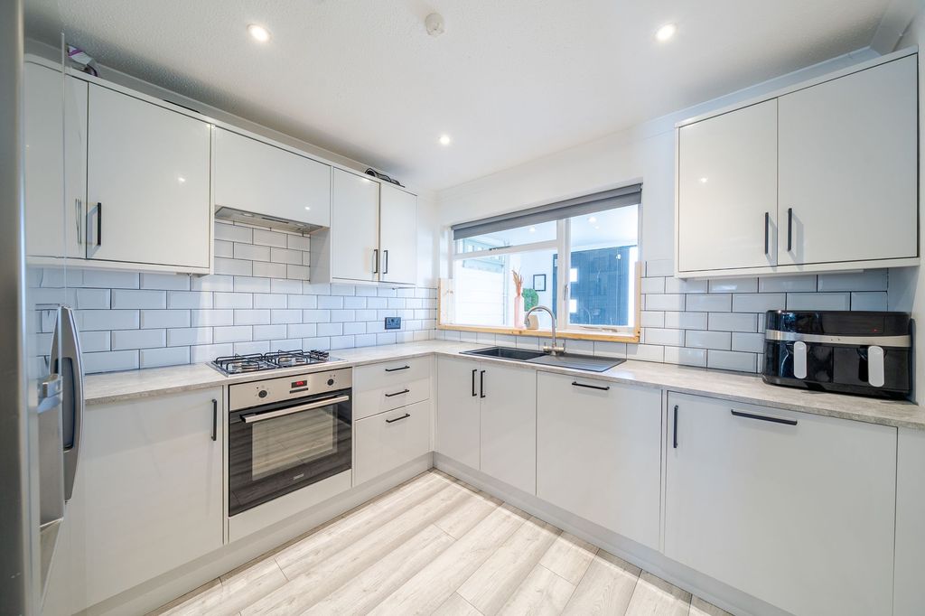 Property photo 2 of 12 Kitchen