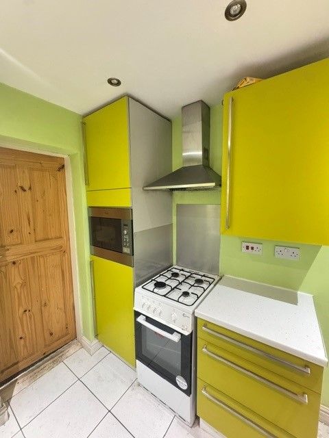 Property photo 3 of 8 Kitchen