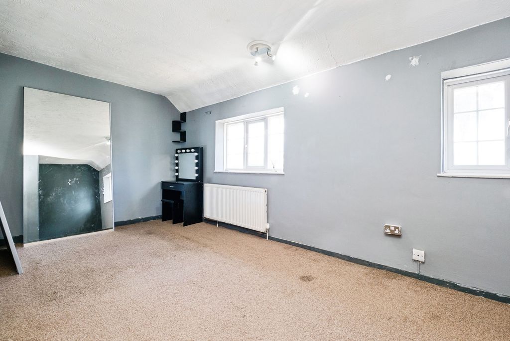 Property photo 3 of 17 Photo