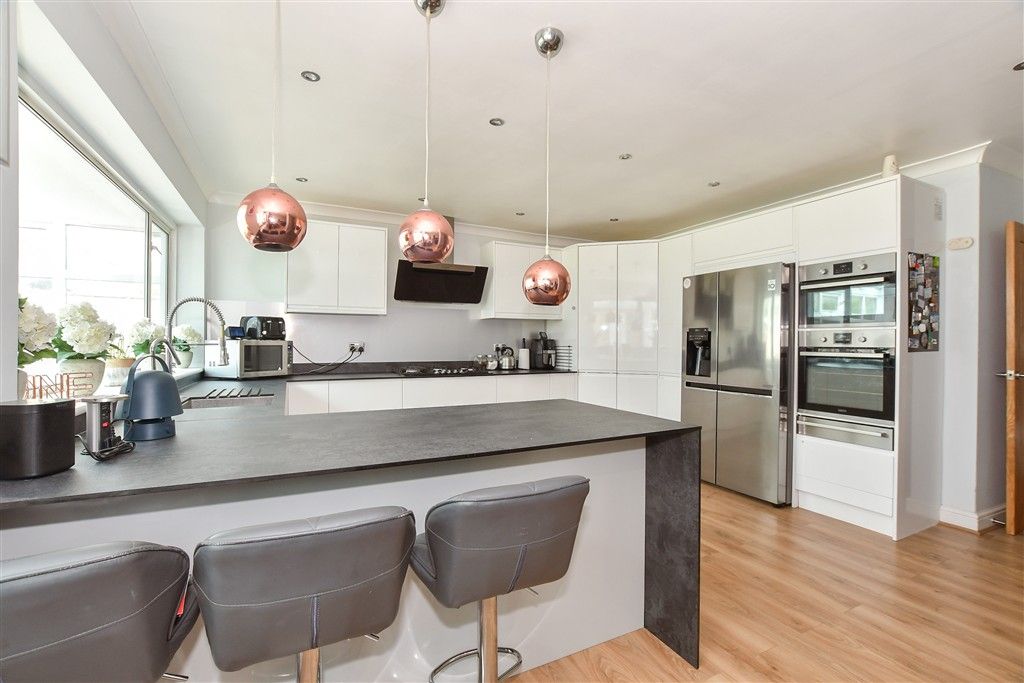 Property photo 2 of 12 Kitchen