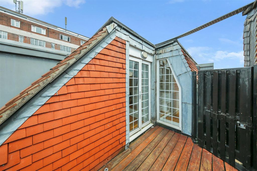 Property photo 2 of 31