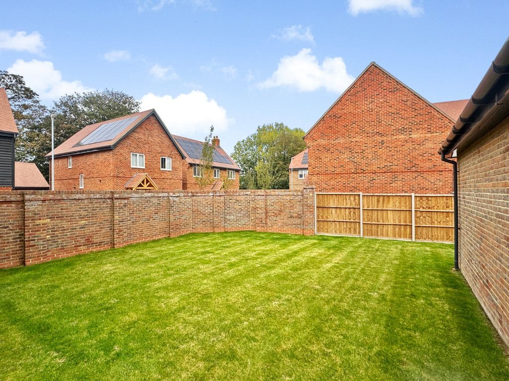 Property photo 2 of 17 Private Garden