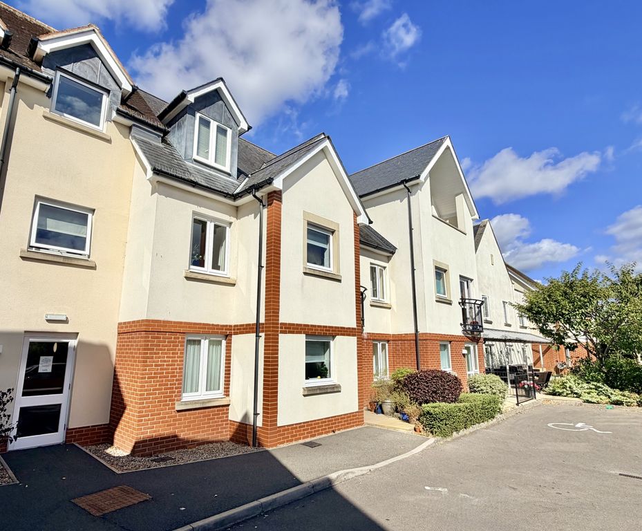 Property photo 1 of 11 14 Farringford Court (13)