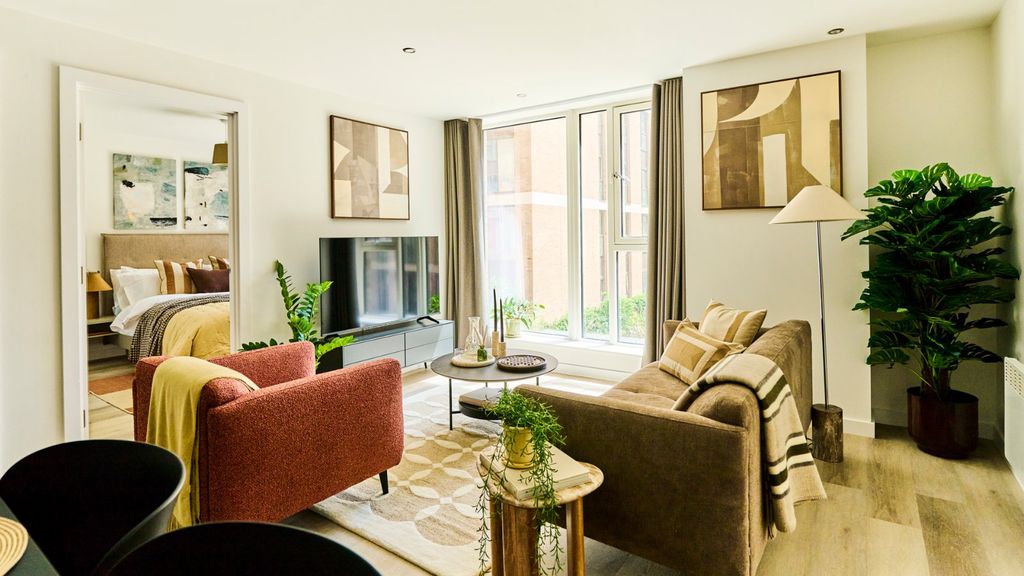 Property photo 1 of 11 Living Space