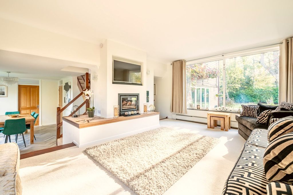 Property photo 3 of 27