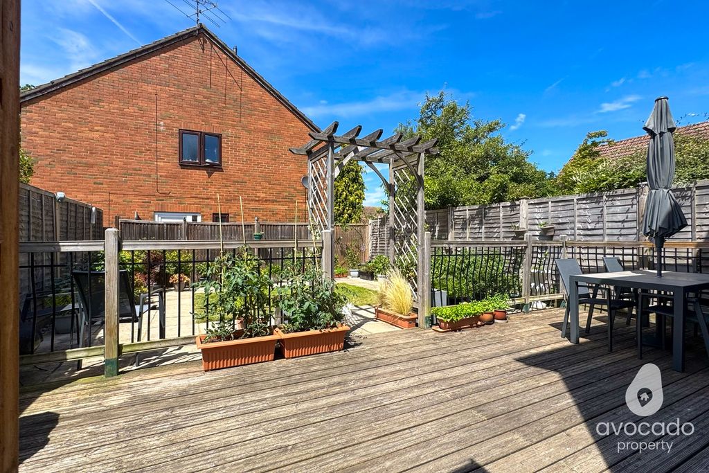 Property photo 2 of 16 5269246