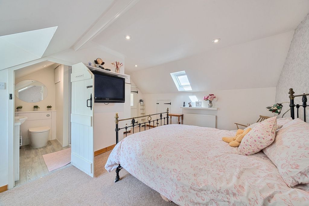 Property photo 2 of 24