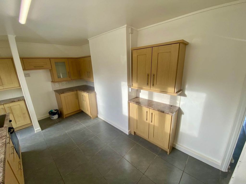 Property photo 3 of 12 5Ac7E4A2-2B83-4dcc-A8E0-De82c1E62d68