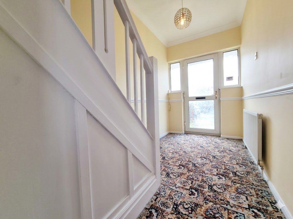 Property photo 3 of 14 Entrance Hallway