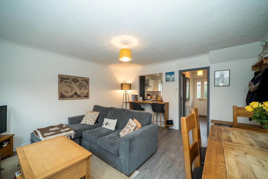 Property photo 3 of 14 Living Room