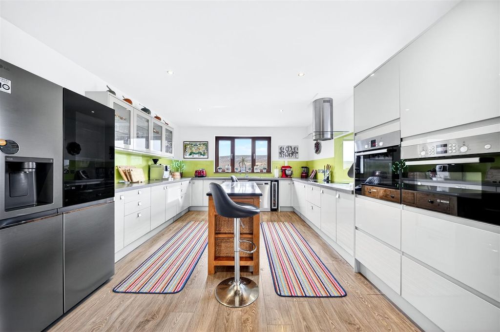 Property photo 3 of 21 Kitchen/Diner