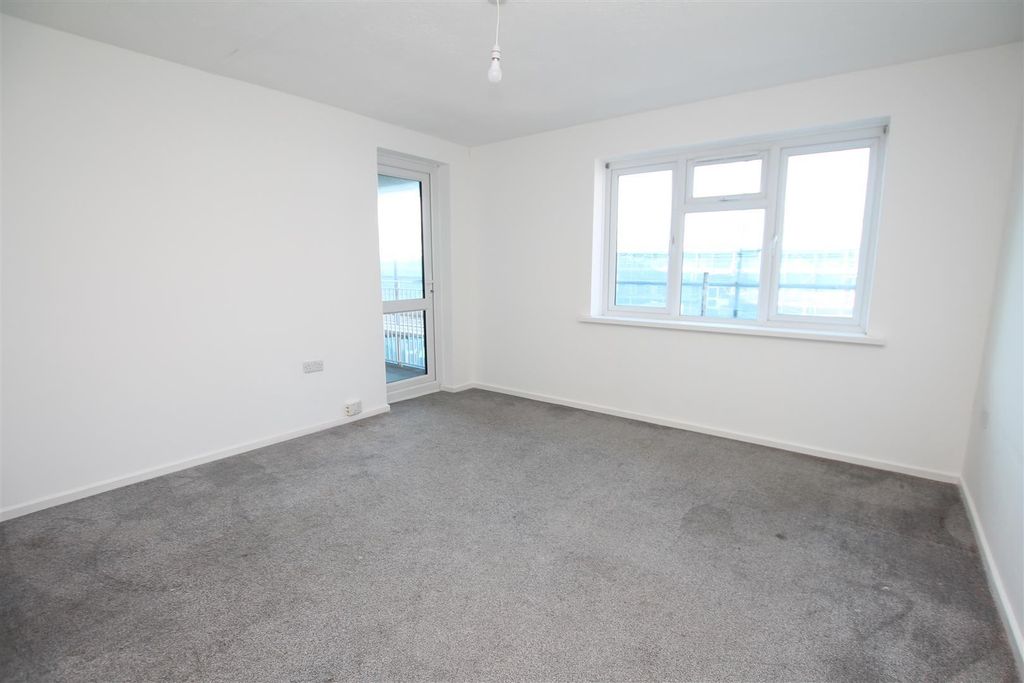 Property photo 1 of 7 Bedroom 1