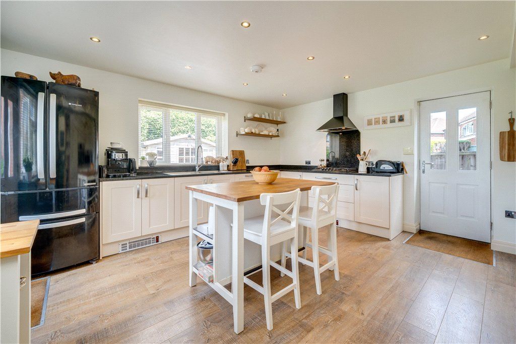 Property photo 3 of 19 Kitchen