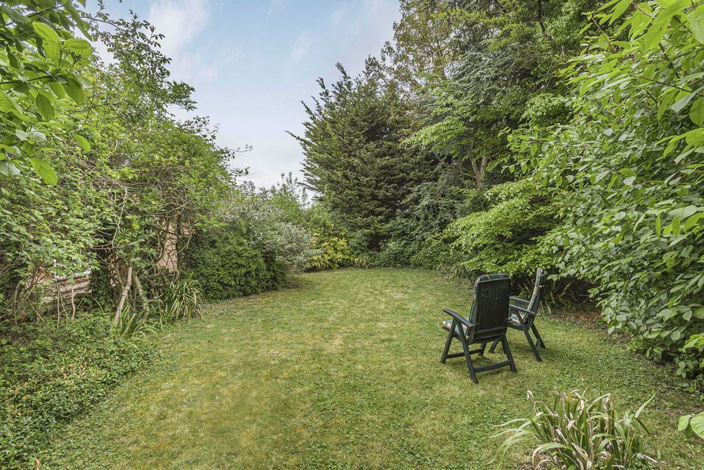 Property photo 2 of 28