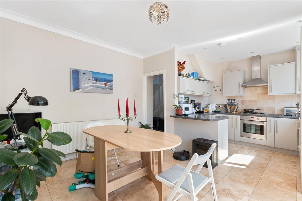 Property photo 3 of 12 Maycross Avenue