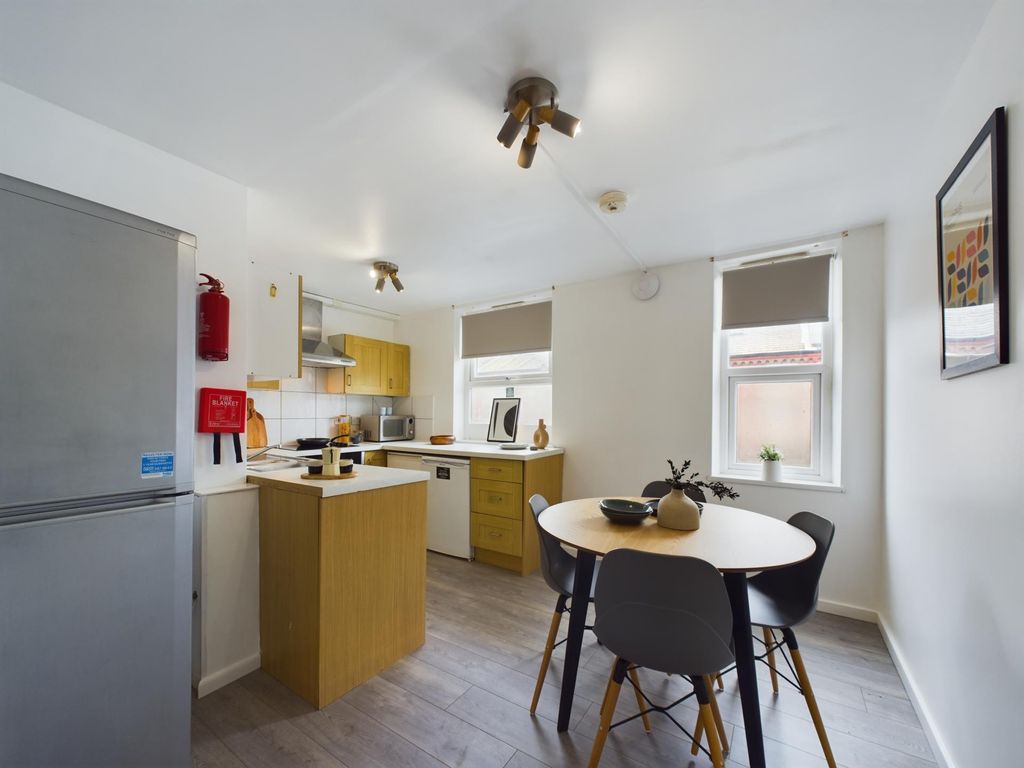 Property photo 3 of 11 Bright, Modern Kitchen With Integrated Storage, A ...