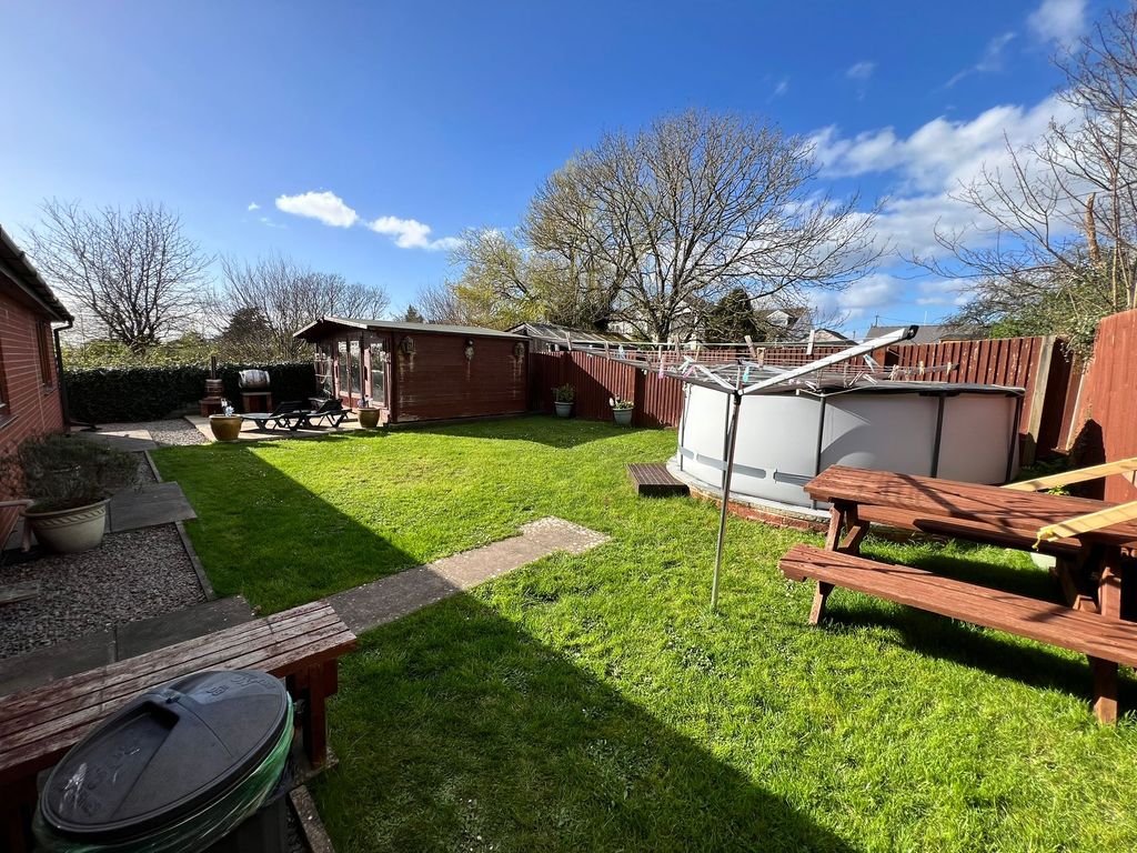 Property photo 2 of 33