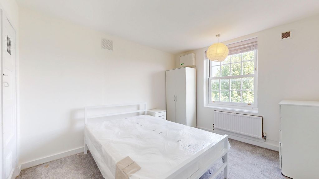 Property photo 3 of 8 Room 1