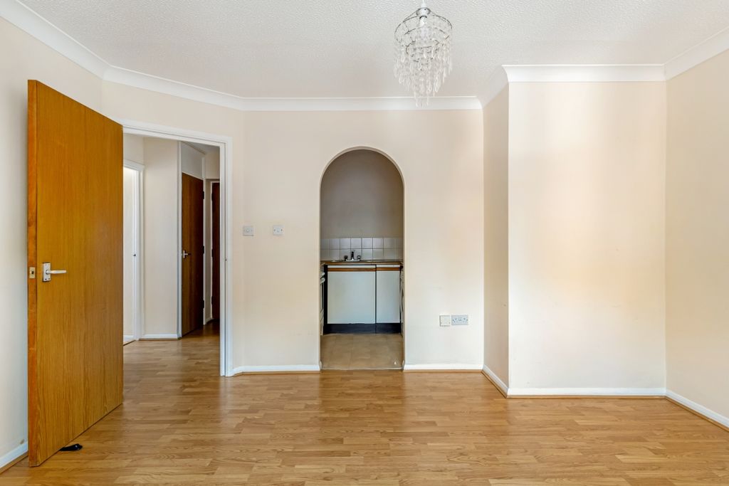Property photo 3 of 13 112544_Flat 26 Ca...
