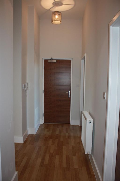 Property photo 2 of 9 Entrance Hall