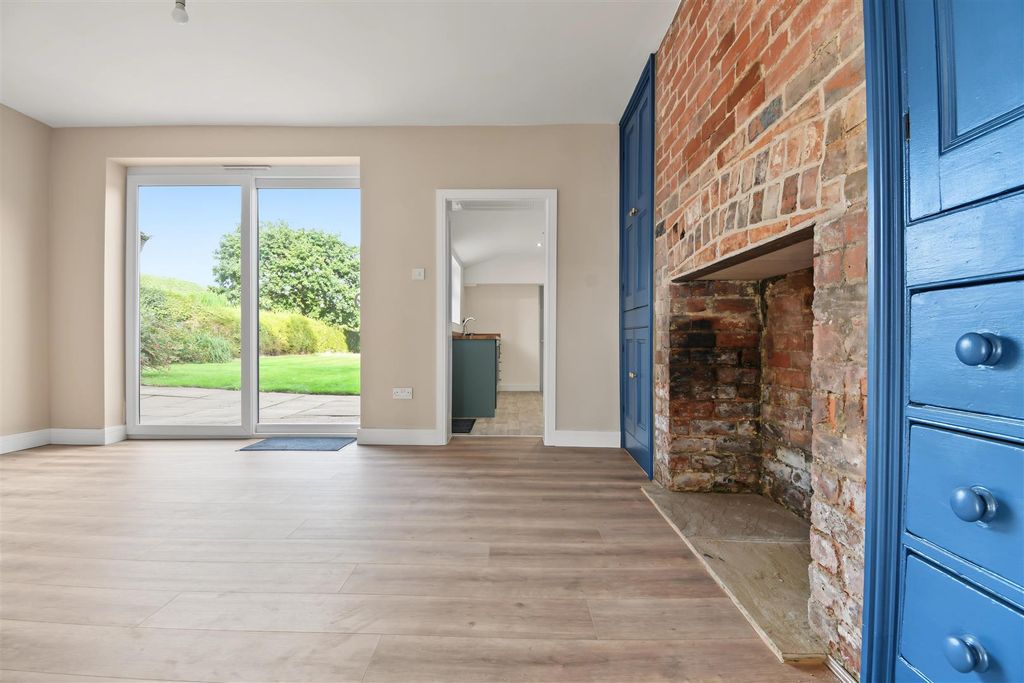 Property photo 3 of 32 Dining Room