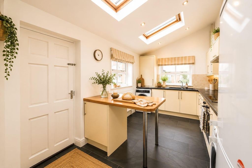 Property photo 3 of 18 Kitchen.Jpg