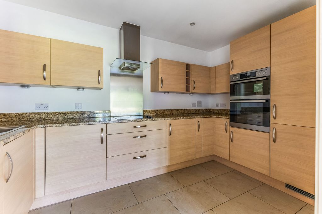 Additional image 8 of 3 bed flat for saleTudor Court, Liphook GU30