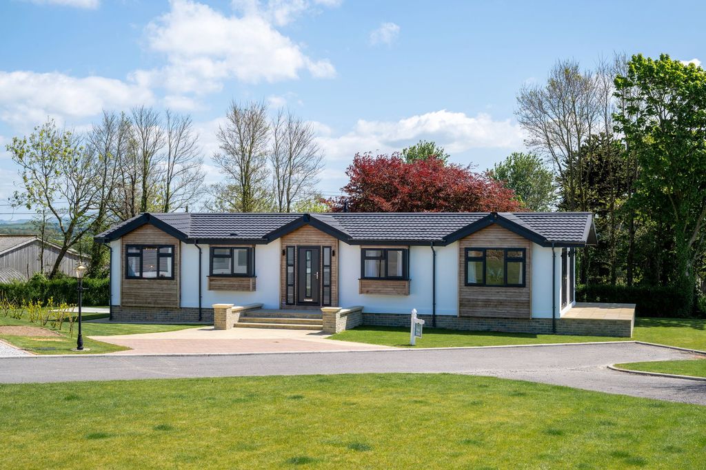 Property photo 1 of 27 External