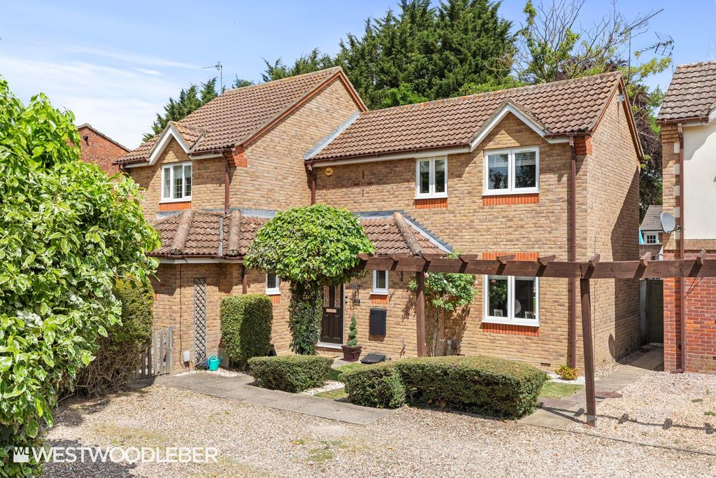 Property photo 1 of 31 Heathgate_30.Jpg
