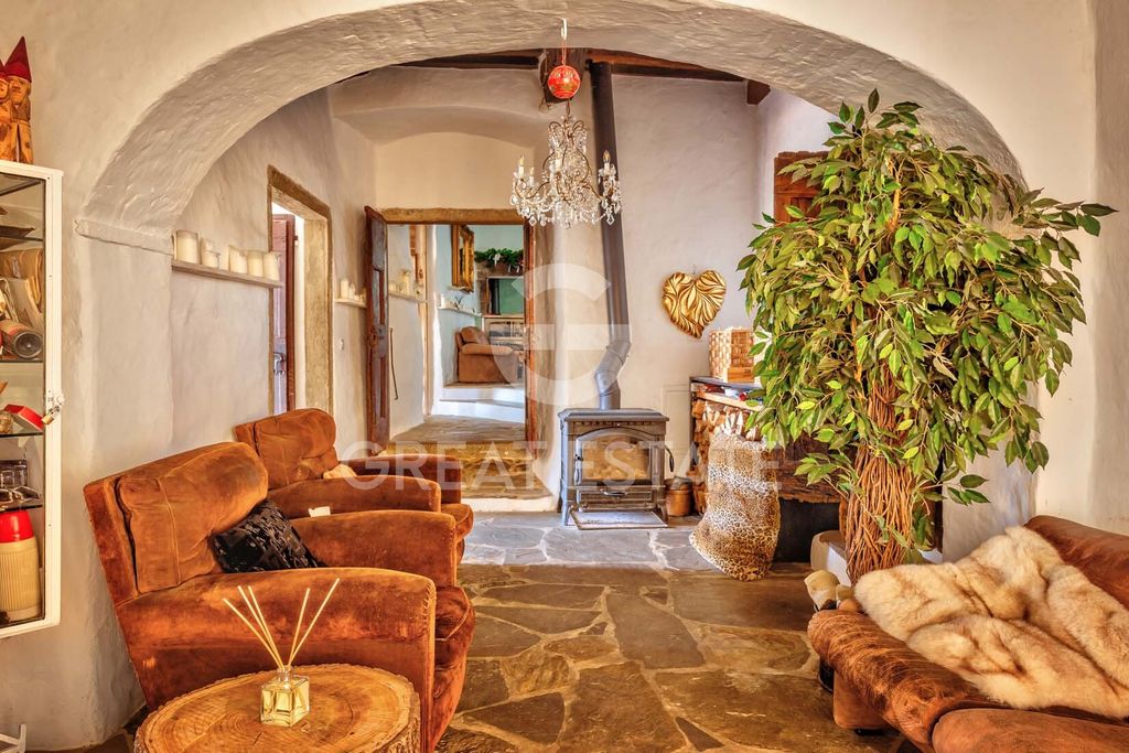 Property photo 2 of 26 Interiors