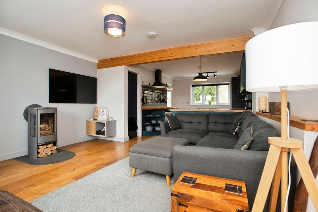 Property photo 3 of 18 Pbox-Img.Jpg
