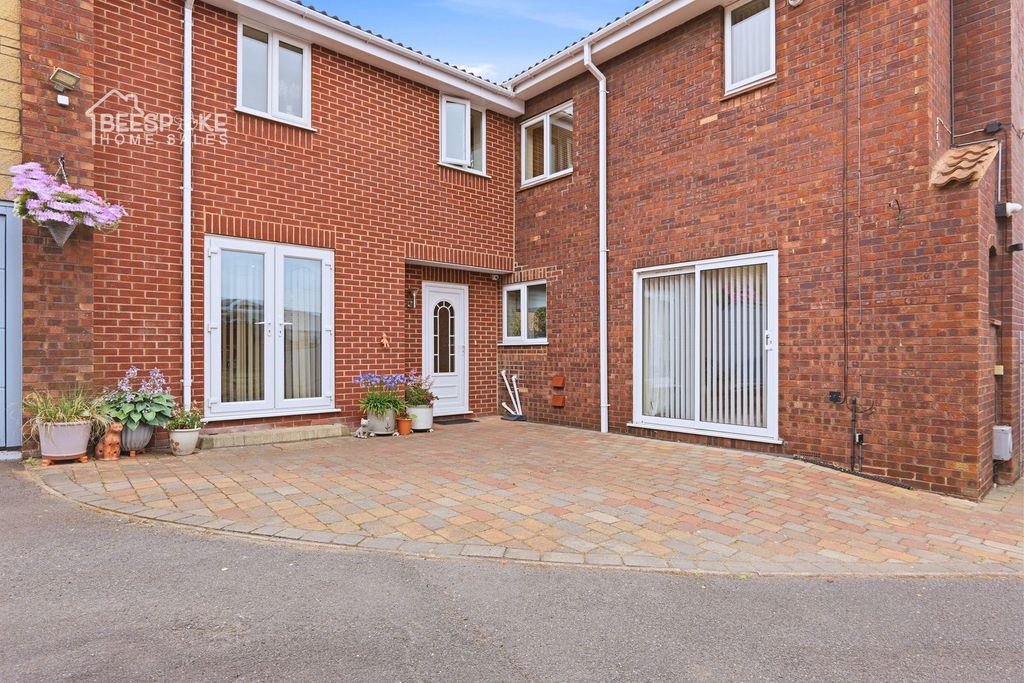 Property photo 3 of 40