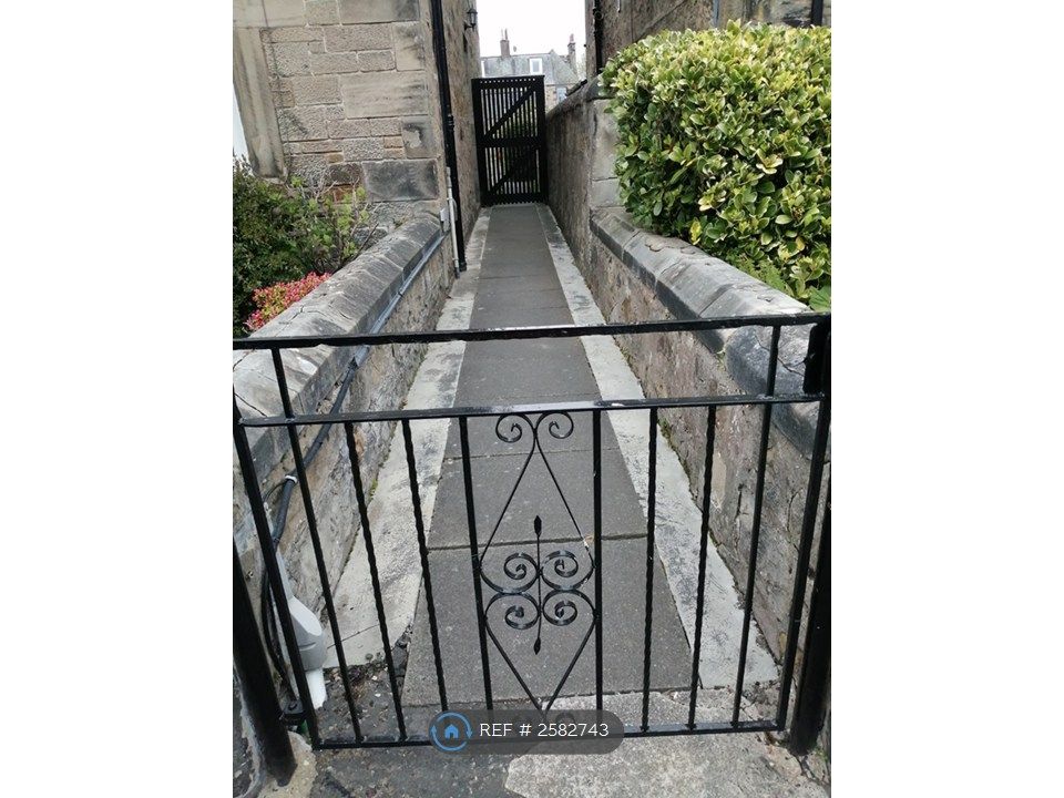 Property photo 2 of 18 Gate