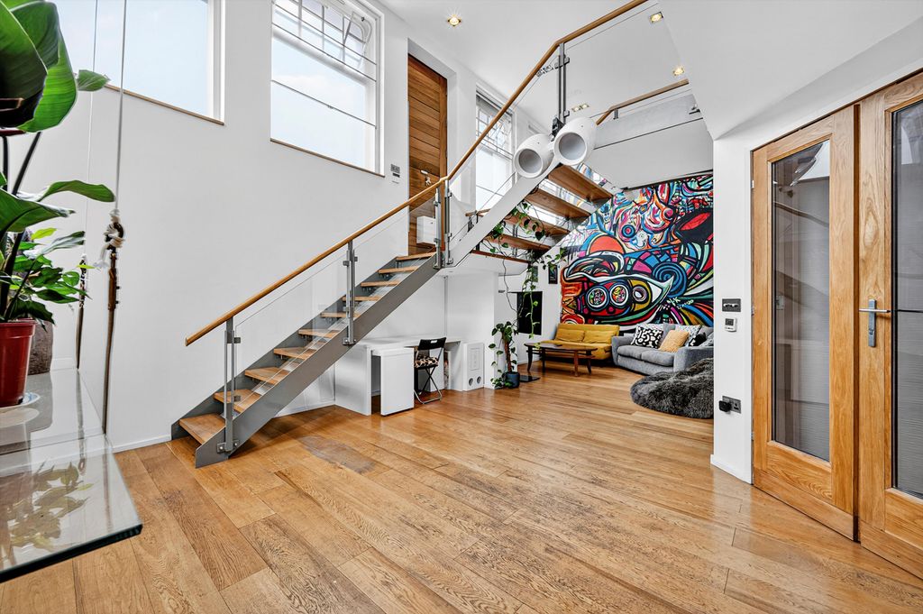 Property photo 1 of 33 Image