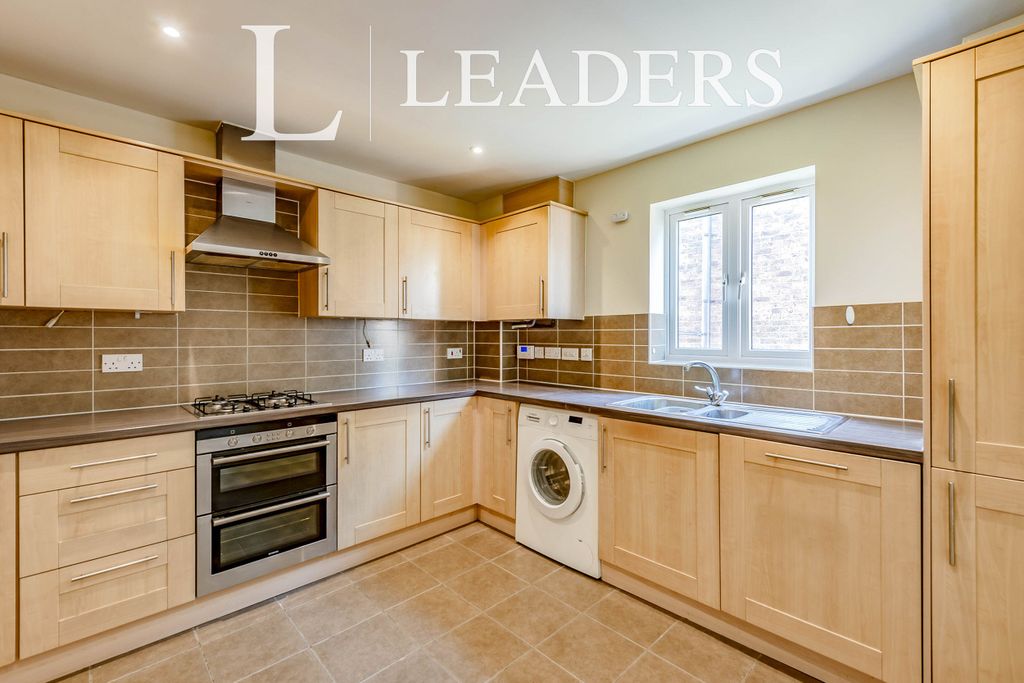 Property photo 3 of 19 Kitchen