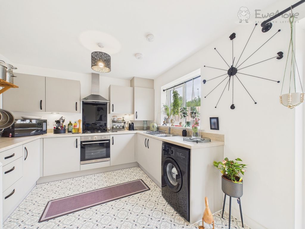 Property photo 3 of 14 Kitchen