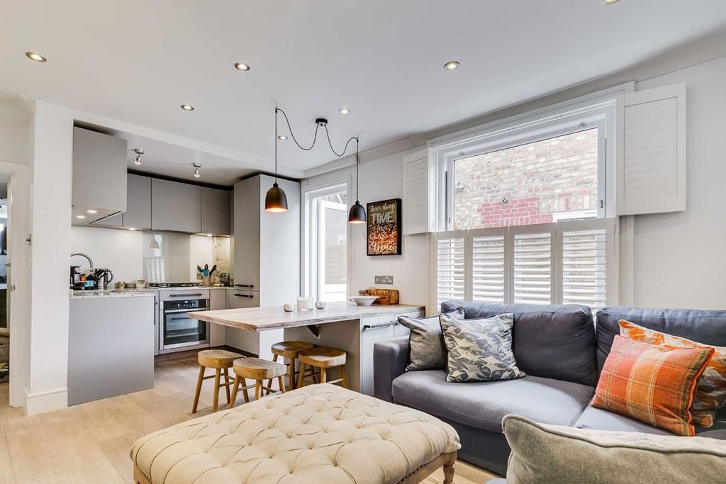 Property photo 2 of 6