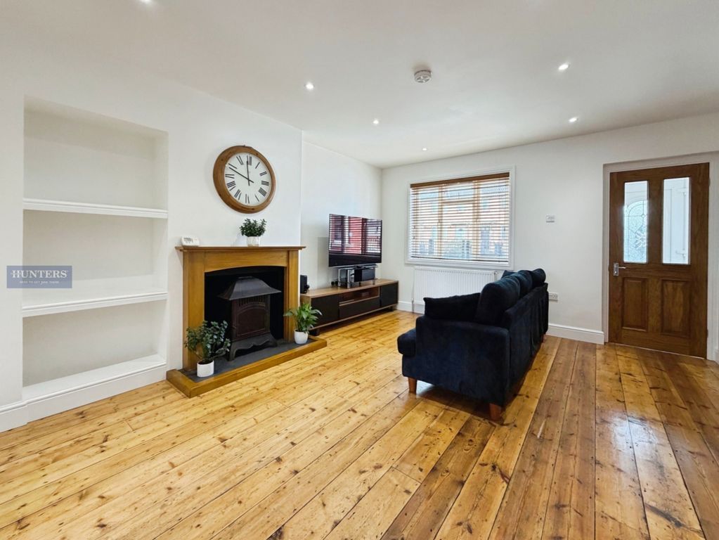 Property photo 2 of 21 Lounge