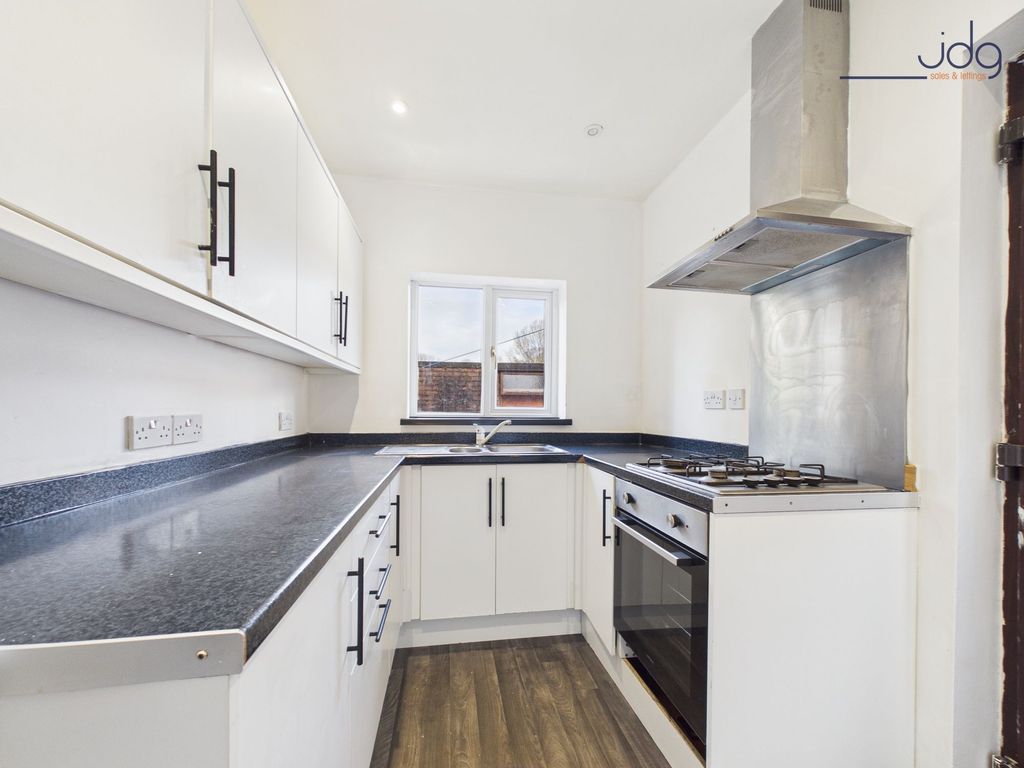 Property photo 2 of 10 Kitchen