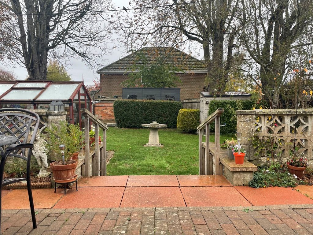 Property photo 3 of 16 Garden