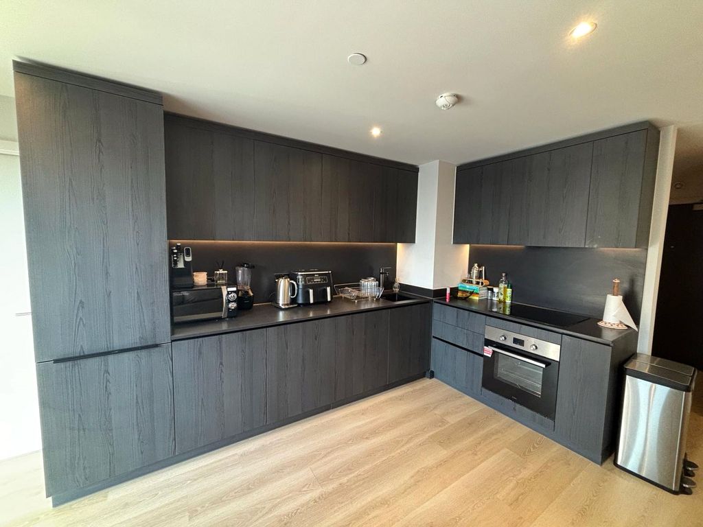Property photo 3 of 11 Kitchen