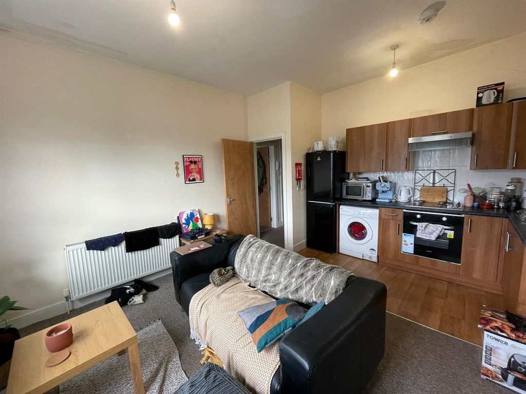 Property photo 3 of 6 44c23432-Cf5F-4E40-Adf4-513795F4614B.Jpg
